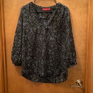 Like new! Elle long sleeved blouse size M